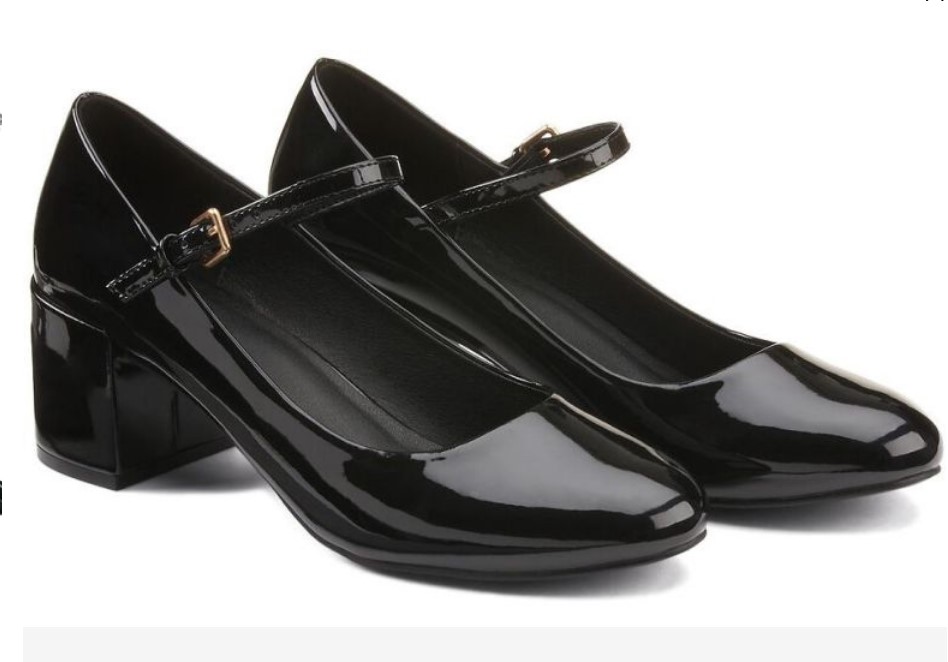 Black patent‑leather wide‑fit Mary Jane pumps with a 6 cm block heel, round toe, and adjustable buckle strap.