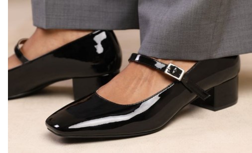An image of a most comfortable heel pump in black for flat feet
