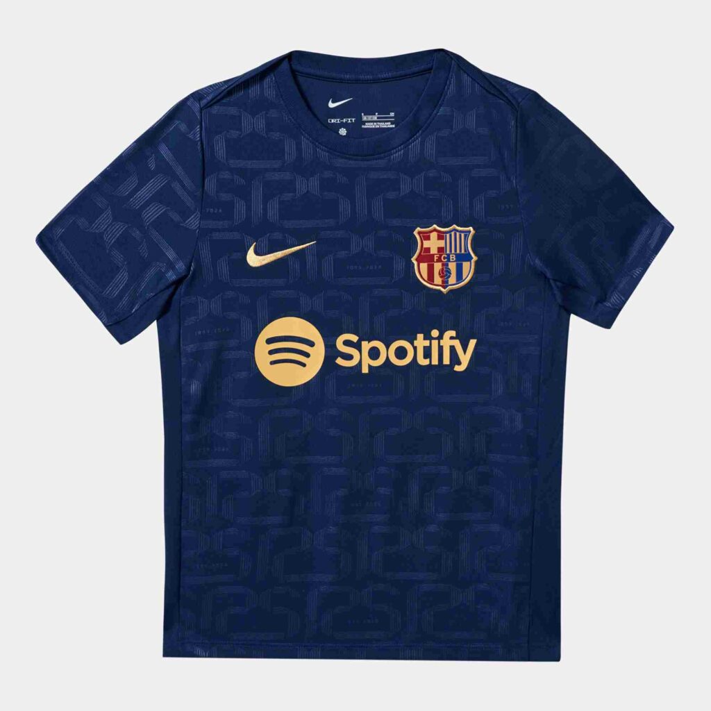 An image of Nike's blue kids' jersey with set-in sleeve cut