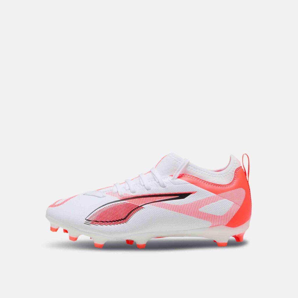 A product image of Puma's Kids' football cleat.